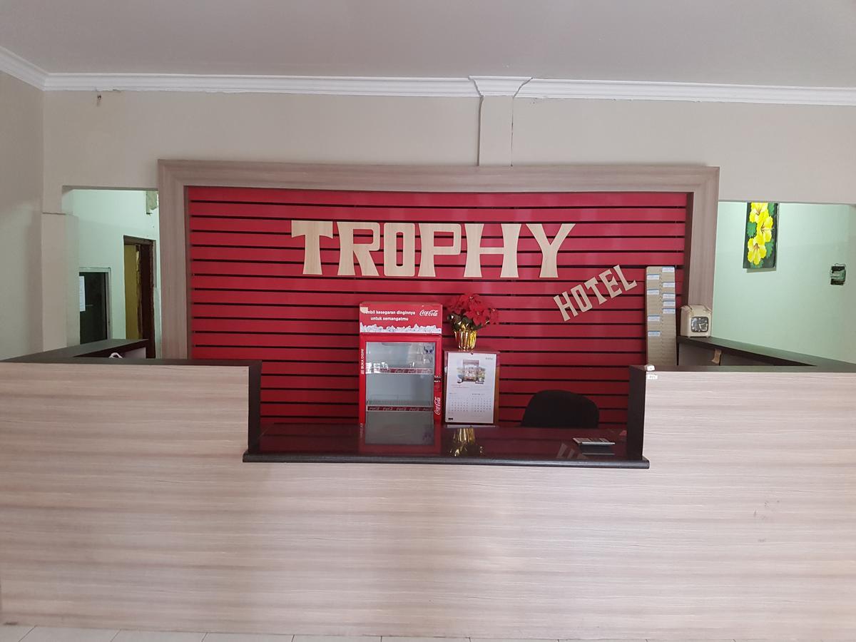 Trophy Hotel Sumbawa Besar Exterior photo